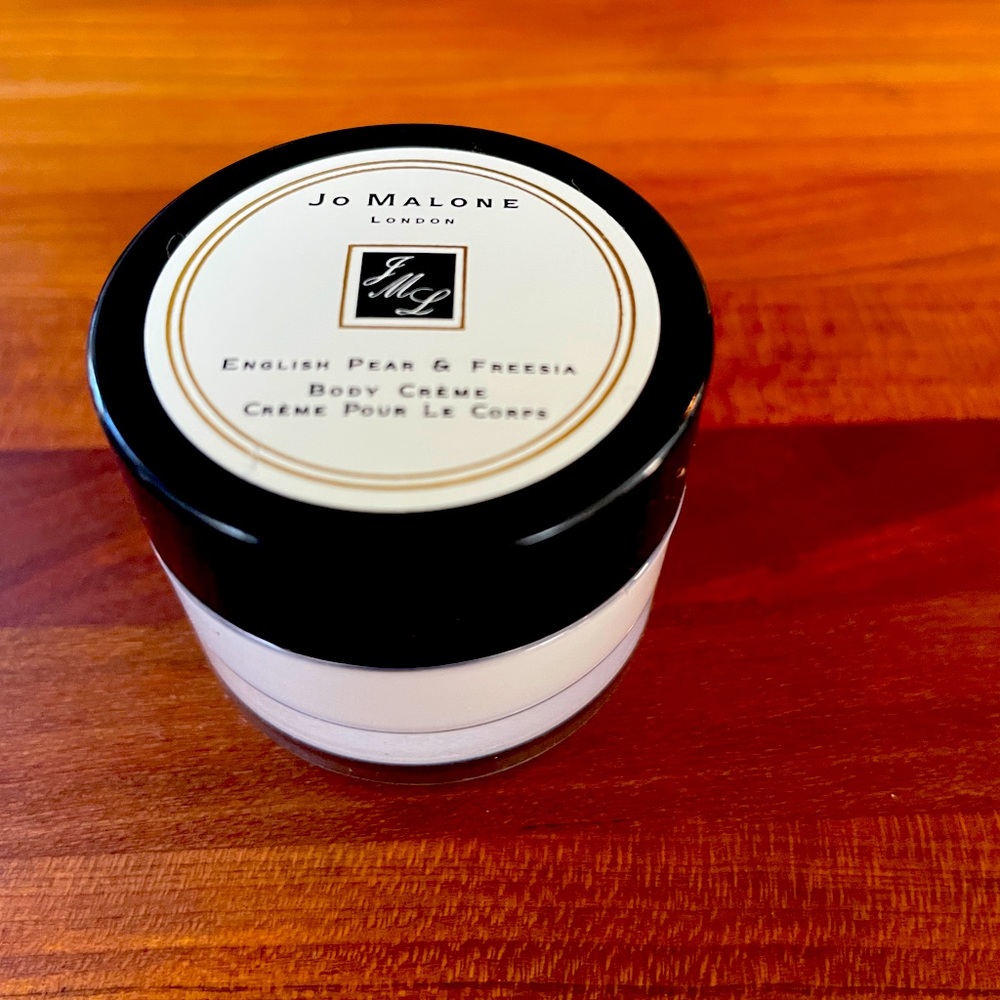 Travel size .5 Fl Oz English Pear and Freesia body creme. Never been used.